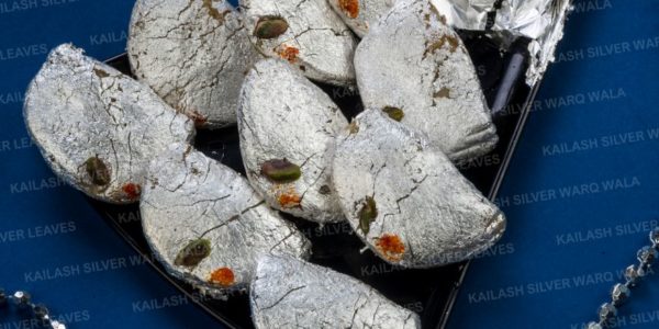 Silver_Kaju_Katli_KailashSliverleaves_Chandi_Warq